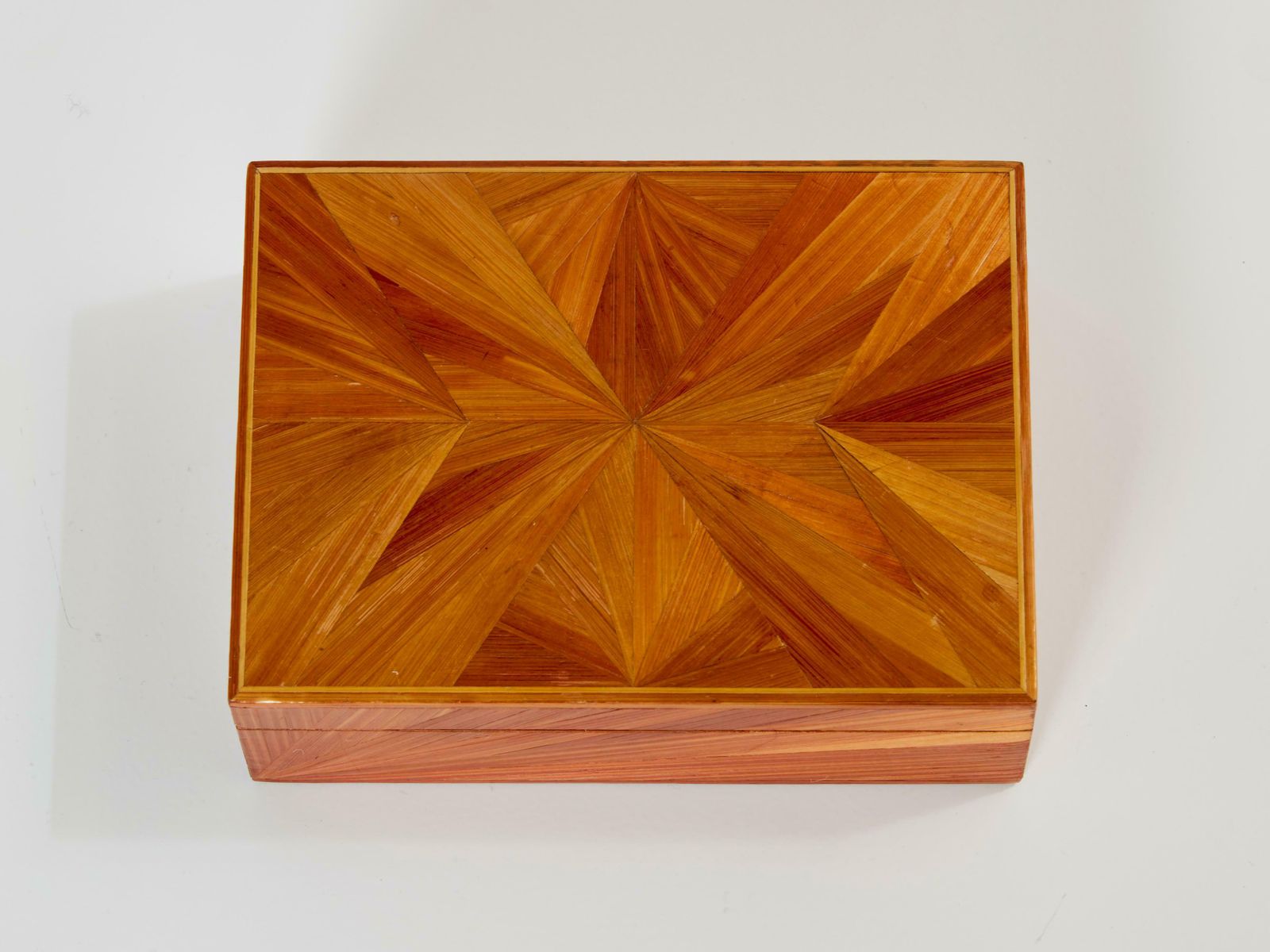 Boîte en marqueterie de paille Jean Michel Franck, années 1930 photo furniture