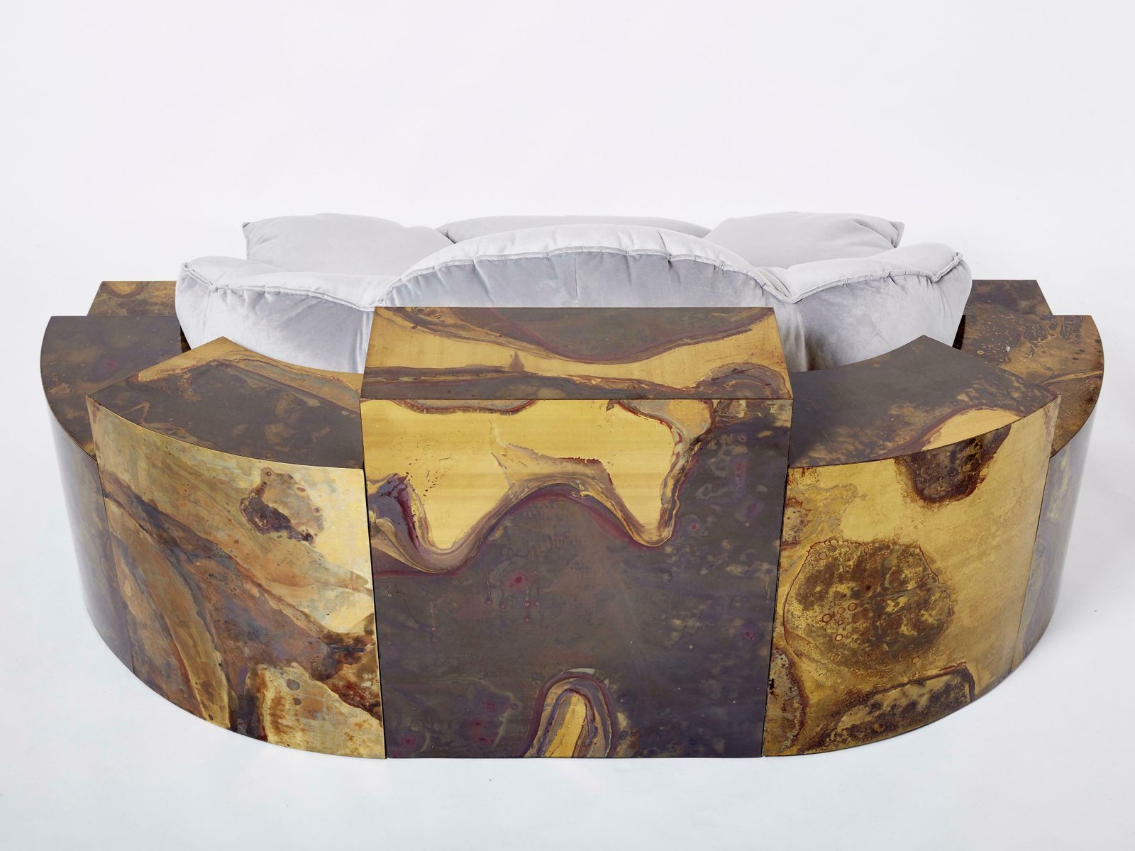 photo furniture Canapé-lit Isabelle Richard Faure en laiton oxydé et velours, années 1970