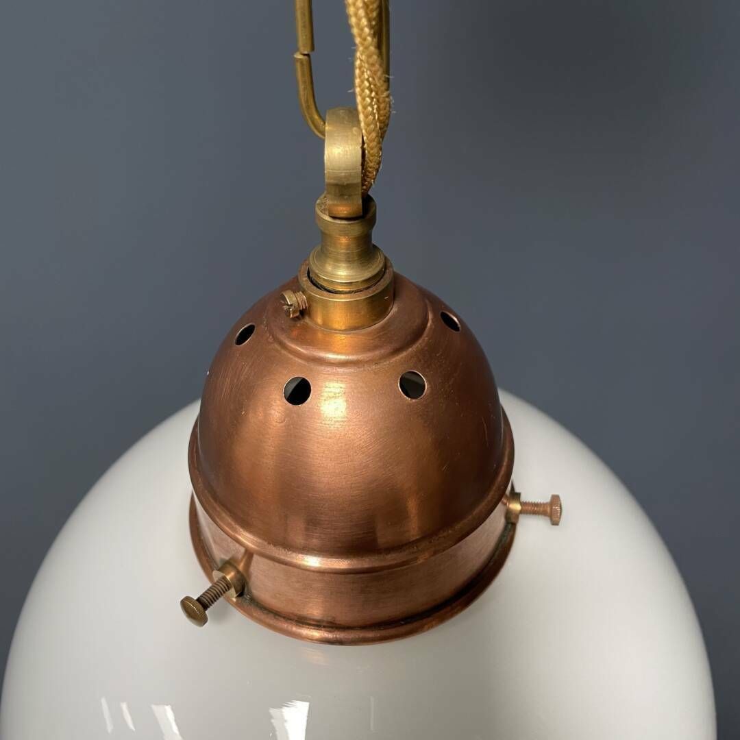 photo vinterior Opaline Glazen Bollamp Met Koperen Fitting