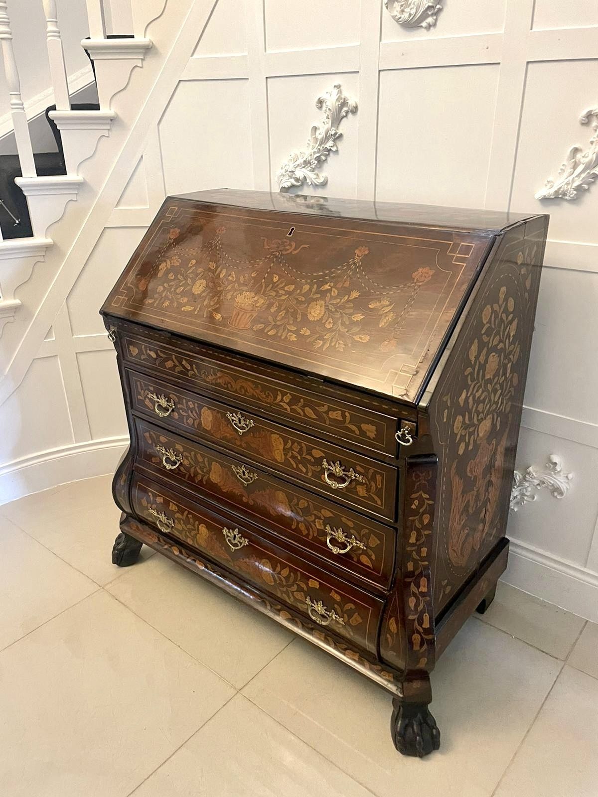 photo vinterior Antique 18th Century Quality Mahogany Floral Marquetry Inlaid Bombe Shaped Bureau