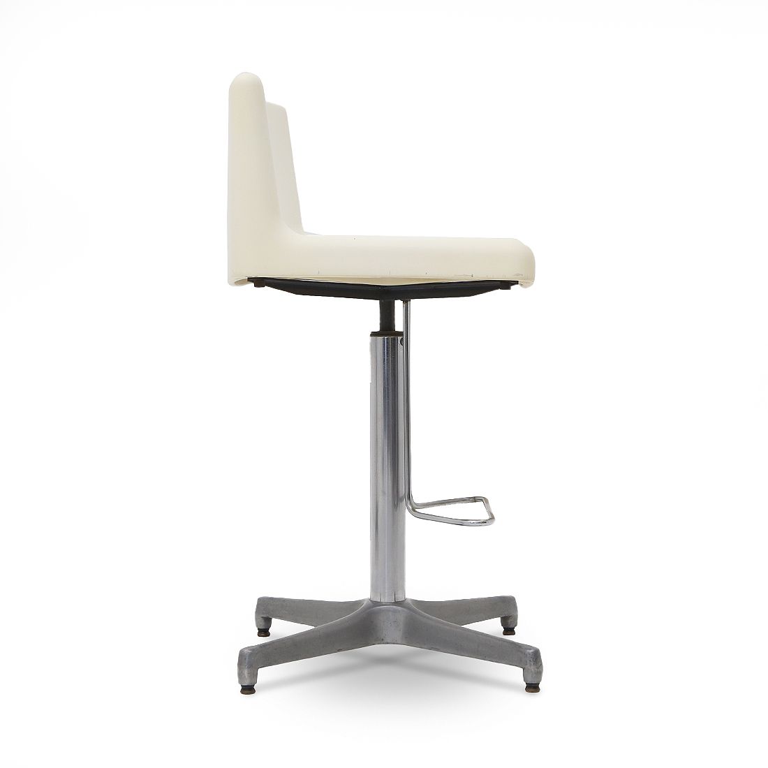 565.0 4 Stools With Fiberglass Seat By Vaghi, 1960s photo