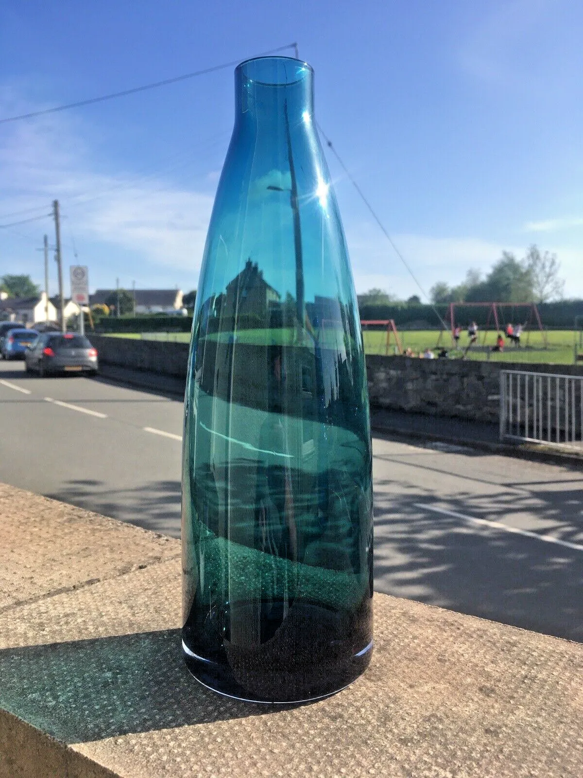 photo vintage Large Vintage Blue Scandinavian 60's 70's Style Glass Vase Modern  Aseda