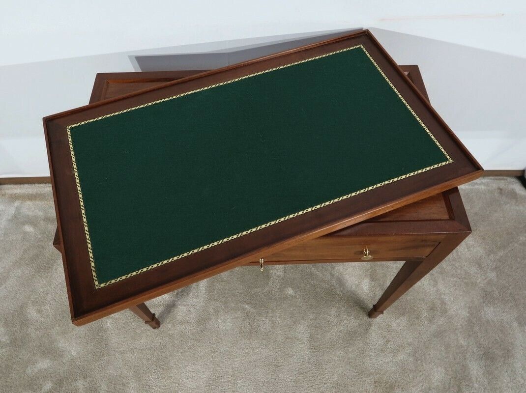 photo furniture Small Mahoganytable, Louis XVI, Late 18th Century