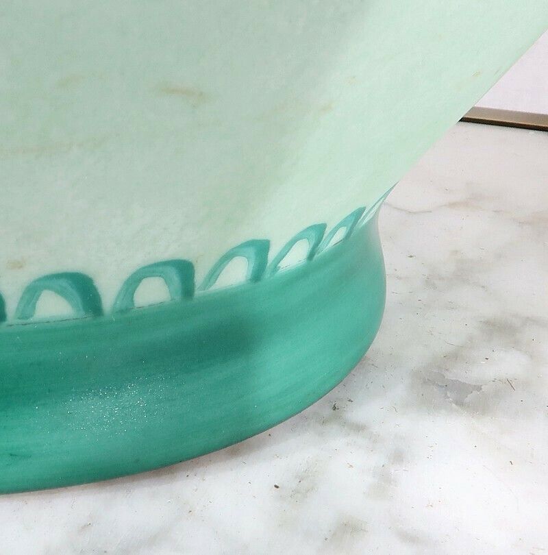 photo vinterior Limoges Porcelain Vase Decorated With Flowers – Early 20th Century