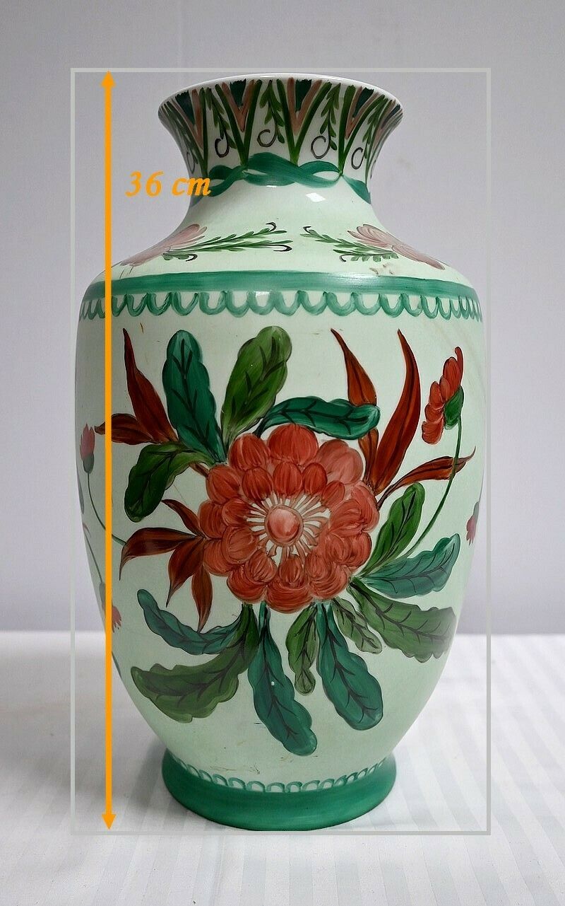 photo vintage Limoges Porcelain Vase Decorated With Flowers – Early 20th Century