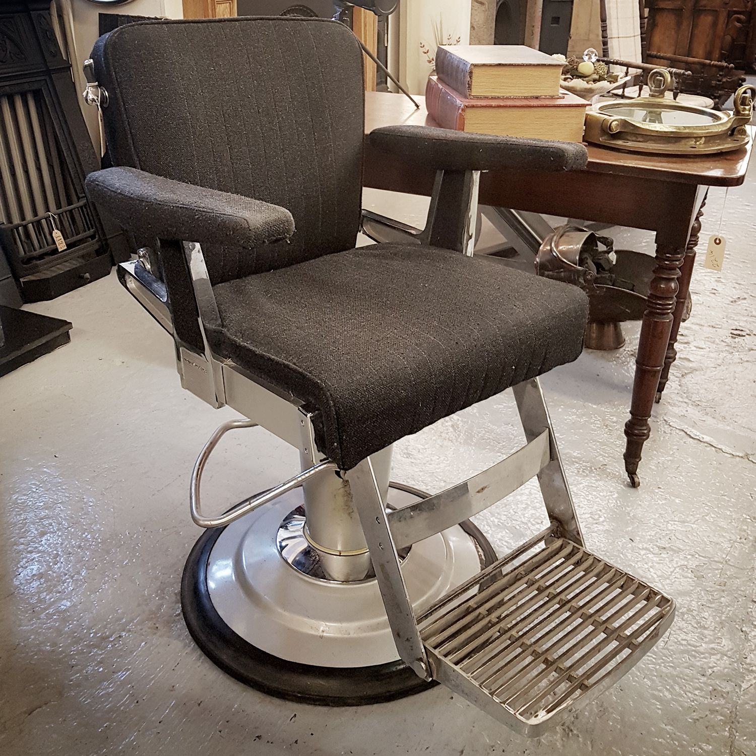Retro Barbers Chair 2231