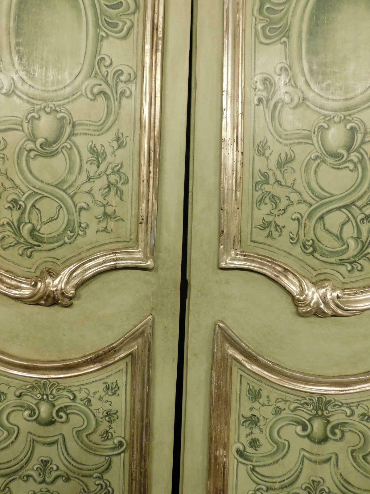 N.4 Antique Two Winged Doors, Painted, Sculpted And Silvered, Italy ''700 photo vinterior