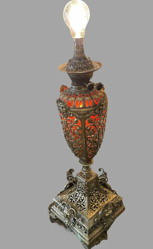photo furniture Very Rare And Ornate Brass And Ormolu Oil Lamp