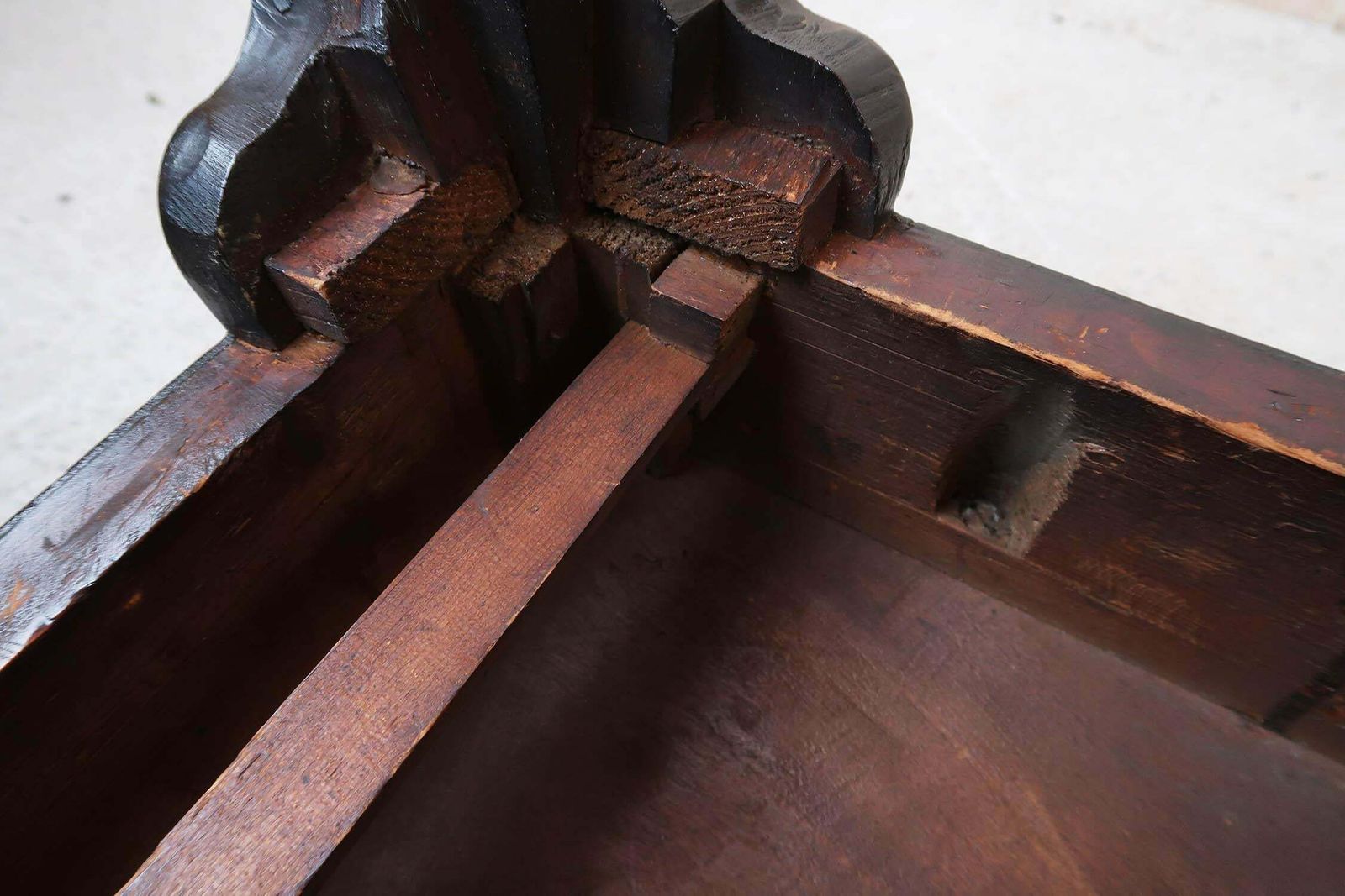 photo vintage Antique Chippendale Style Side Table With Claw And Ball Feet. C.1780