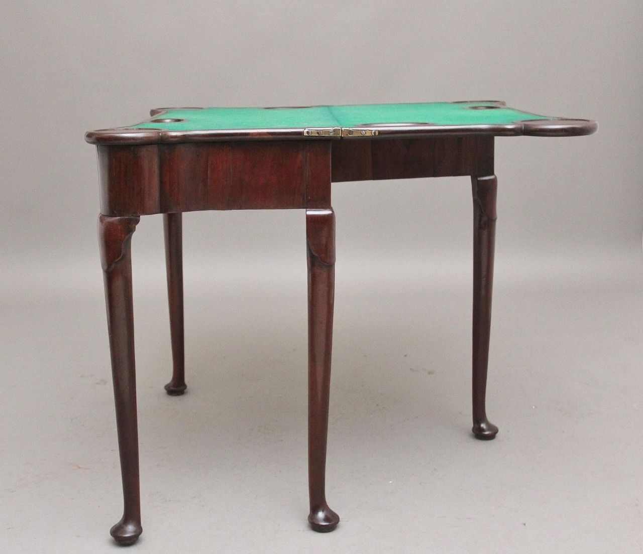 photo furniture A Lovely Quality Mid 18th Century Mahogany Card Table
