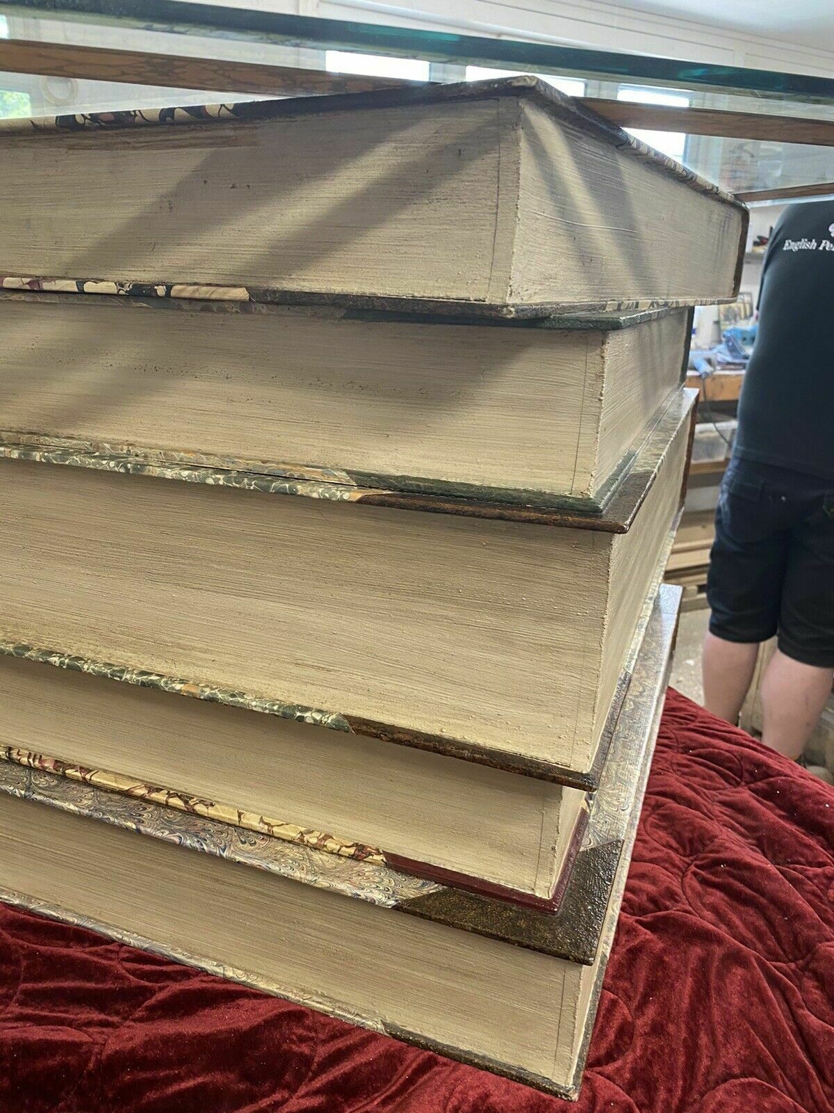 2655.0 Stunning Stacked Leather Book Form Coffee Table Ocasional Side Bevelled Glass photo