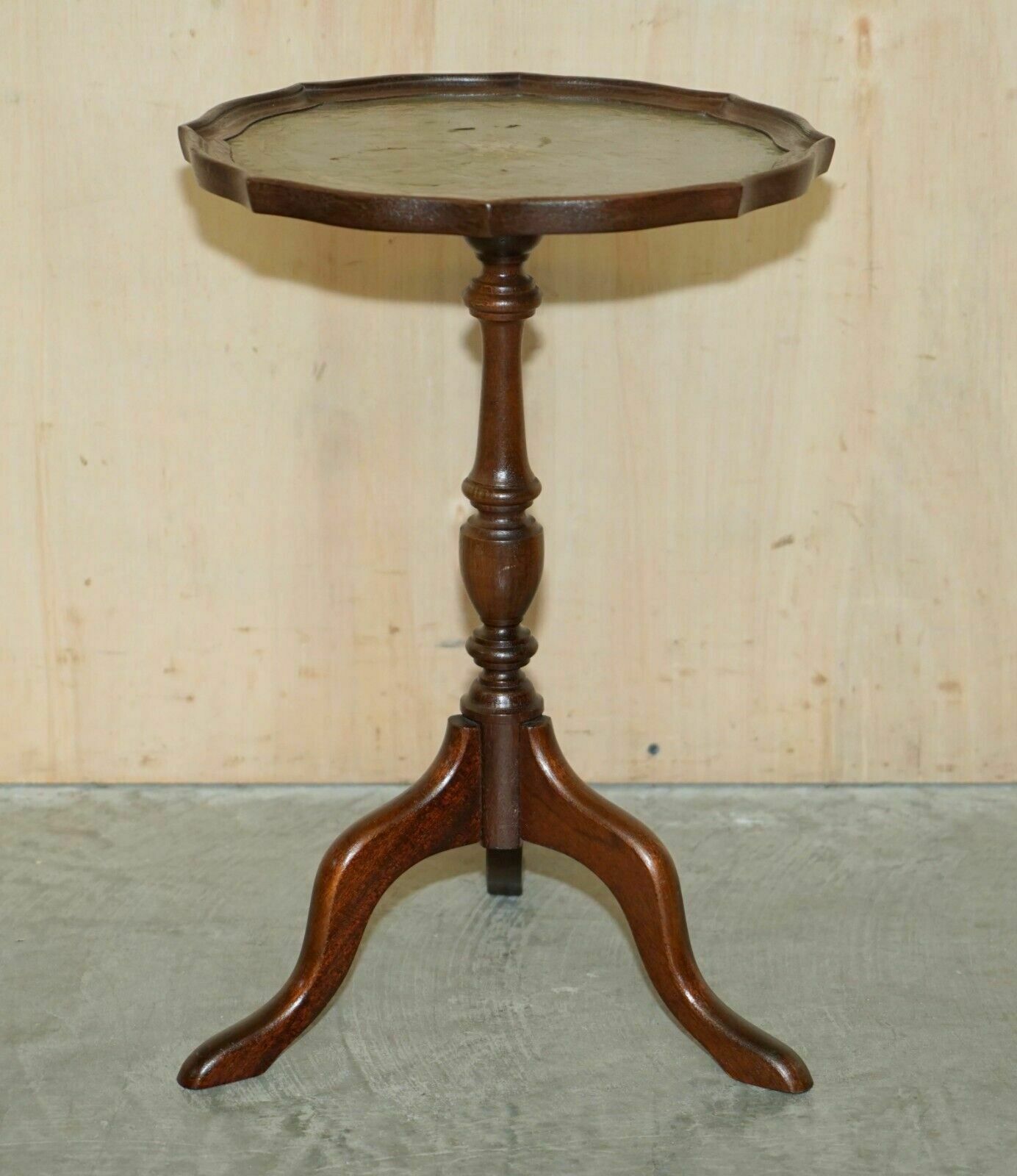 Luxury Green Leather With Gold Leaf Inlay Mahogany Tripod Lamp Side End Table photo for sale
