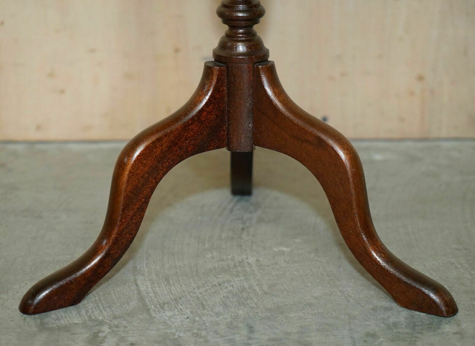 Luxury Green Leather With Gold Leaf Inlay Mahogany Tripod Lamp Side End Table photo vintage