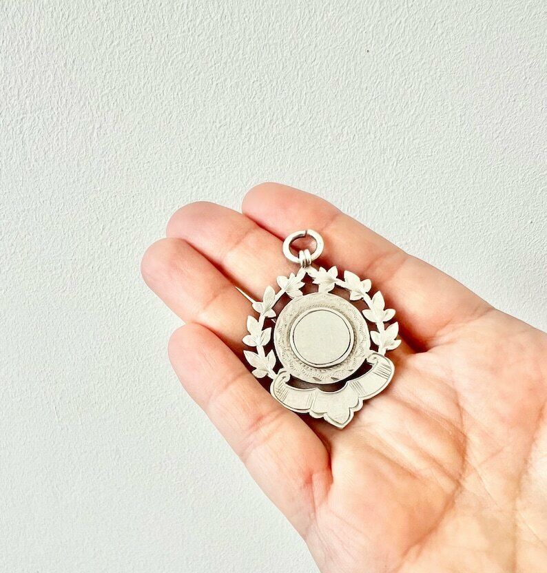 Large Sterling Silver Pendant Adorned With A Wreath Of Foliage Framing A Medallion   Hallmarks Birmingham 1896 photo vinterior
