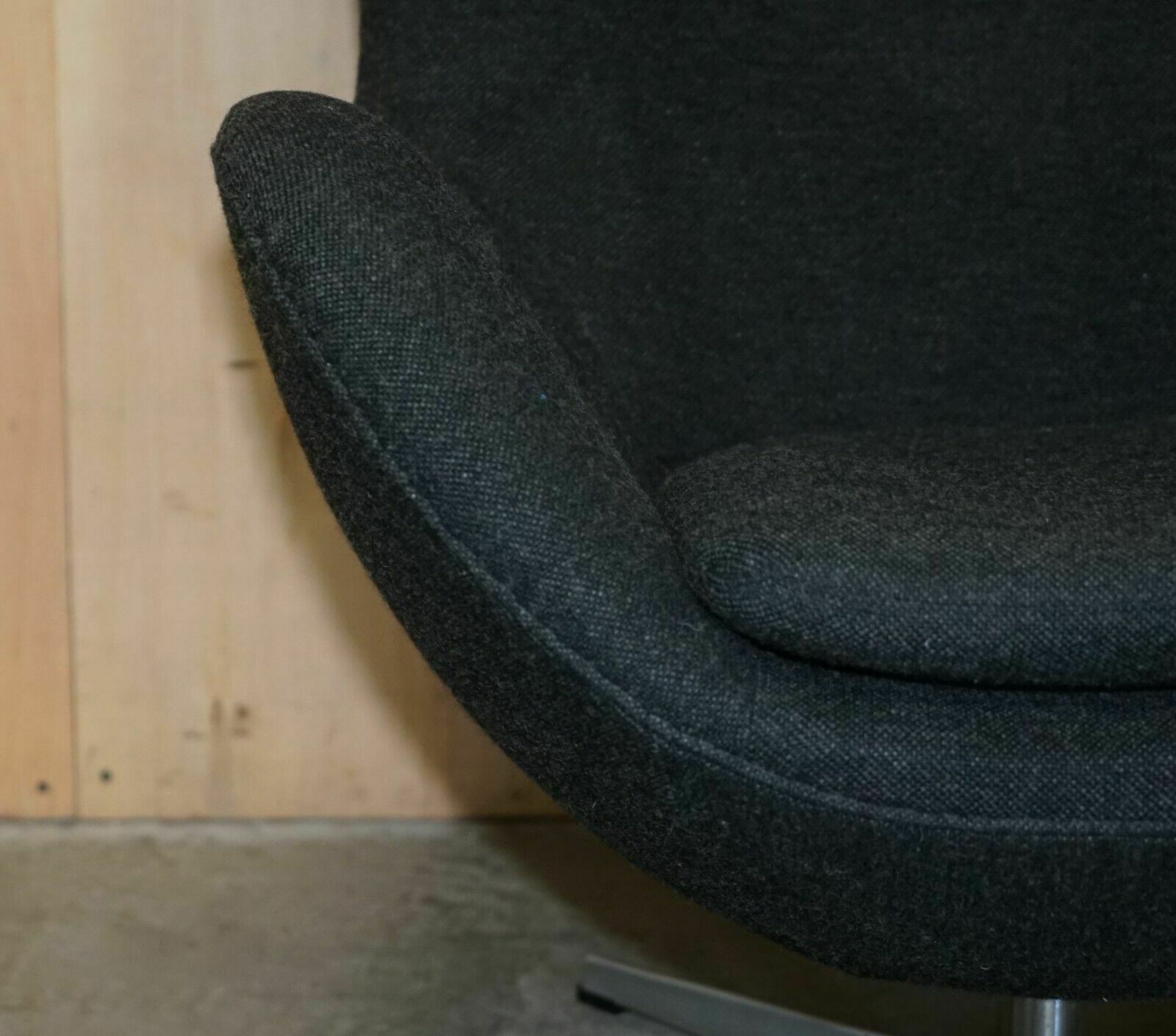 Original 1996 Stamped Fritz Hansen Egg Chair In Black / Grey Fabric photo vintage