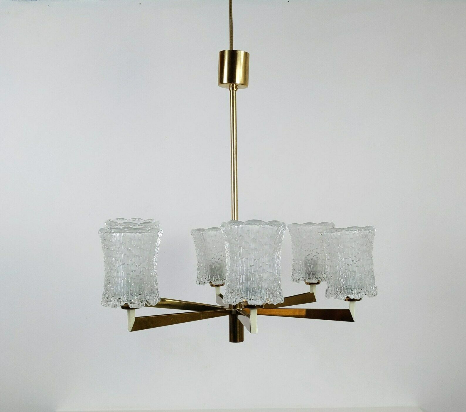 photo furniture Vintage Mcm 1960s 6 Arm Brassed And Pressed Frosted Crystal Glass Chandelier Light