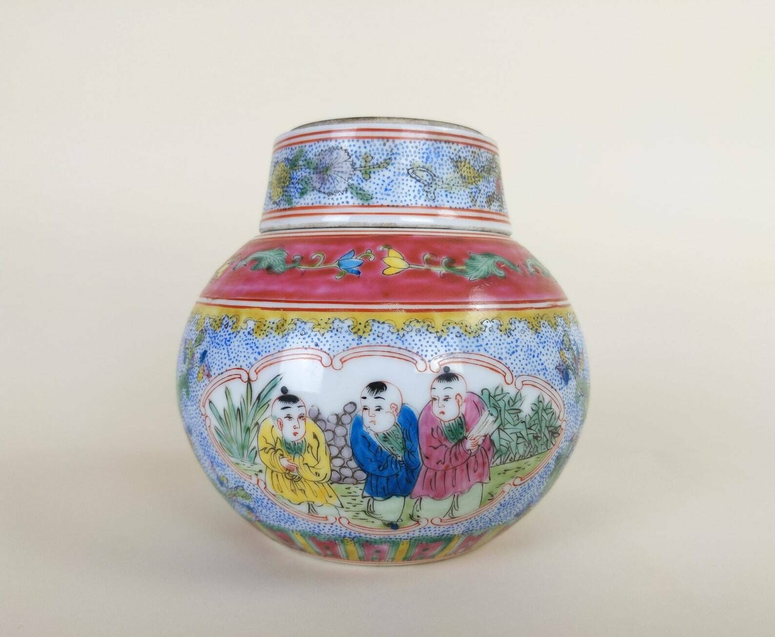 Curious Chinese Famille Rose Republic Period Porcelain Jar Vase With Lid And Red Qing Qianlong China Mark photo for sale