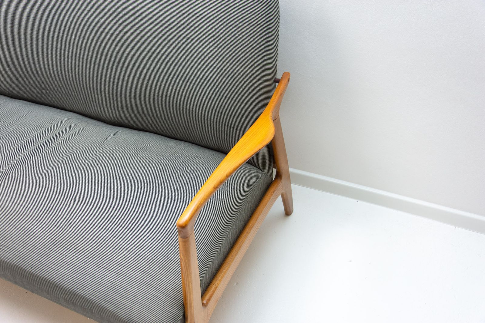 Mid Century Scandinavische Stijl Sofa Van Krásná Jizba, Jaren 1960 photo for sale
