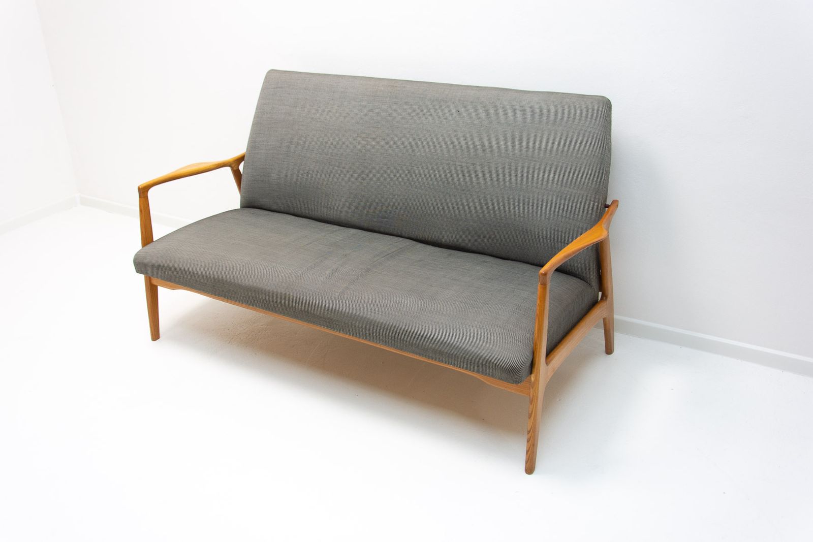 photo vintage Midcentury Scandinavian Style Sofa By Krásná Jizba, 1960´S