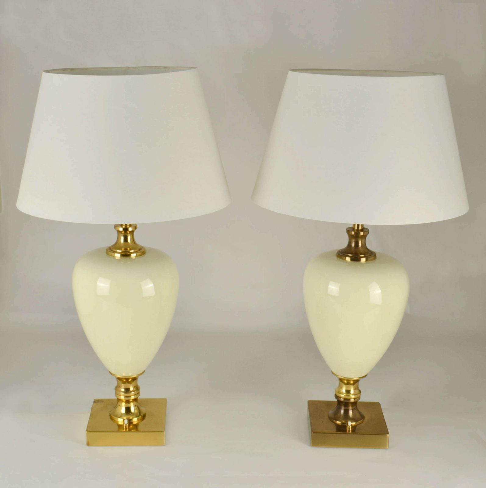 Pair Of Cream Porcelain And Brass Table Lamps By Zonca, Italy, 1970s photo for sale