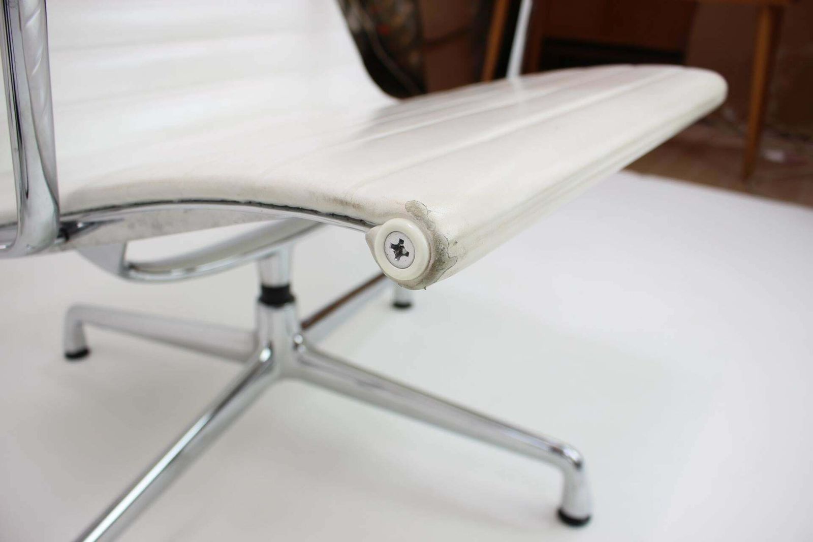 2815.0 Chair By Charles & Ray Eames For Vitra, Ea 107 photo
