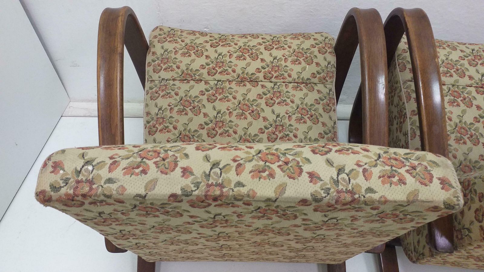 photo vinterior 1960 2x Halabala Armchairs H 269 And Spider Table, Czechoslovakia