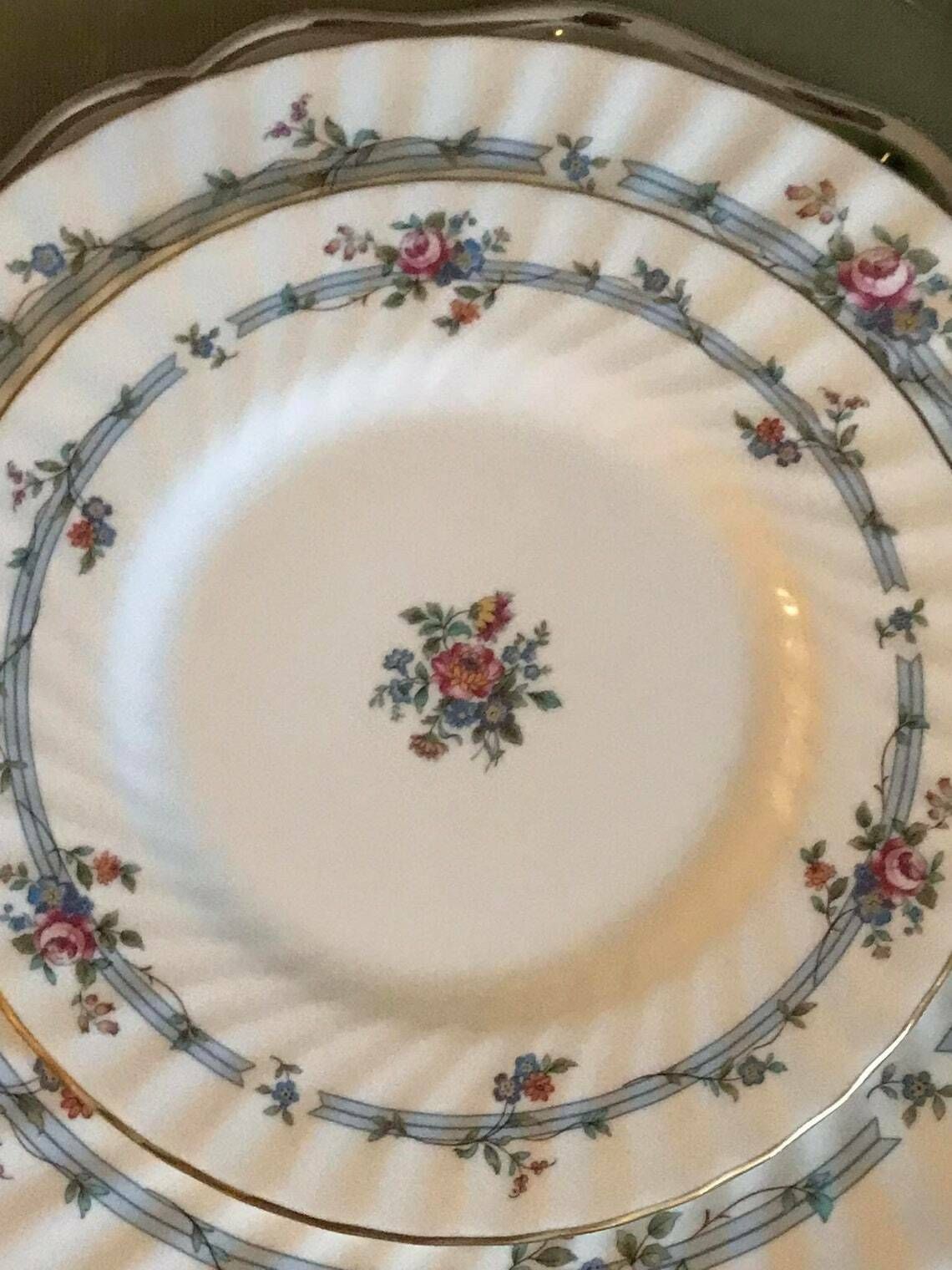 Minton Chartwell 6 Dinner Plates Royal Doulton 6 Salad/Dessert Plates Romantic Floral White Golden Rim Wedding Gift Luxury Holidays Table photo furniture