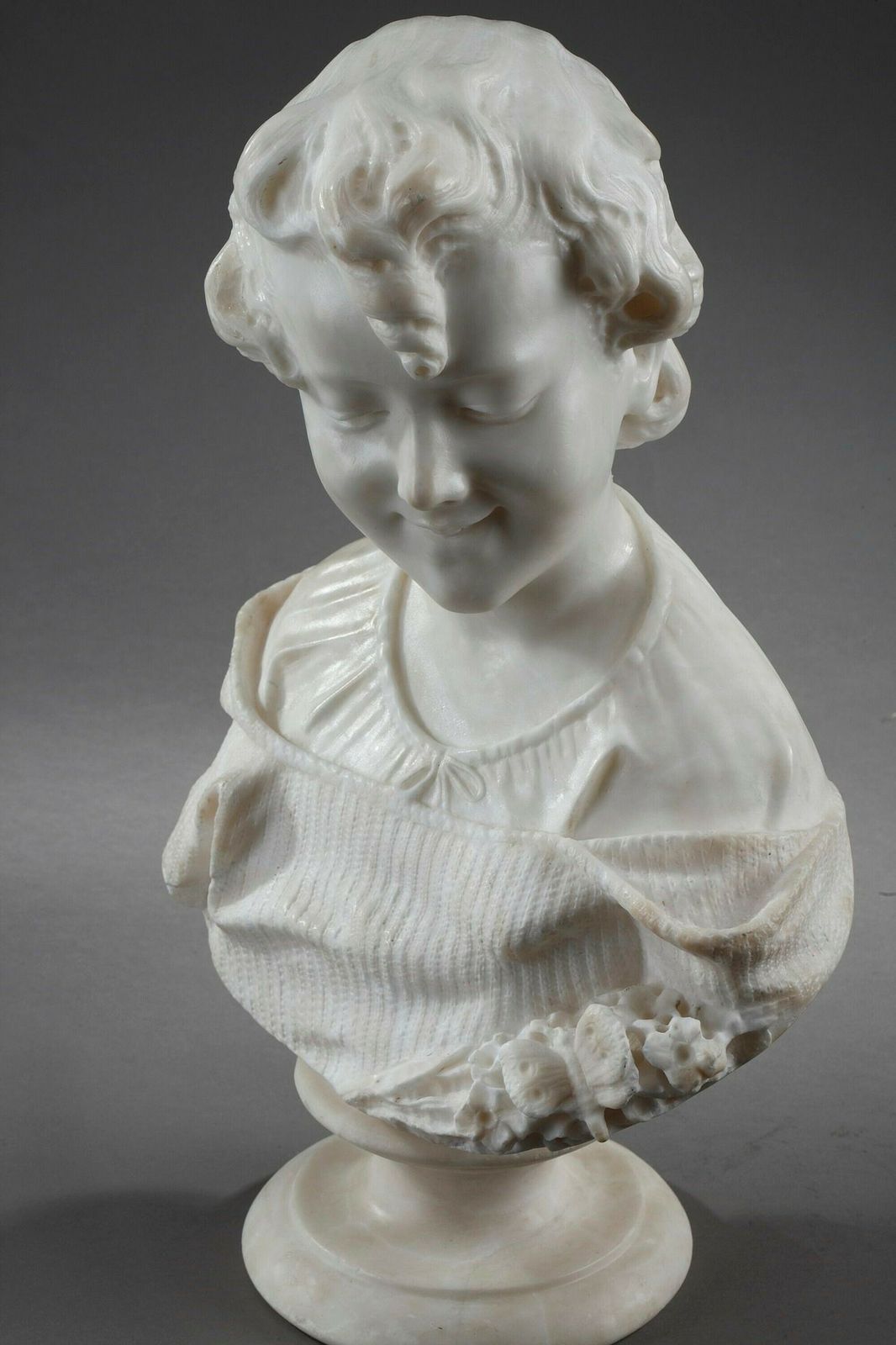 Sculpture Alabaster "Bust Of A Young Girl", 19th Century photo for sale