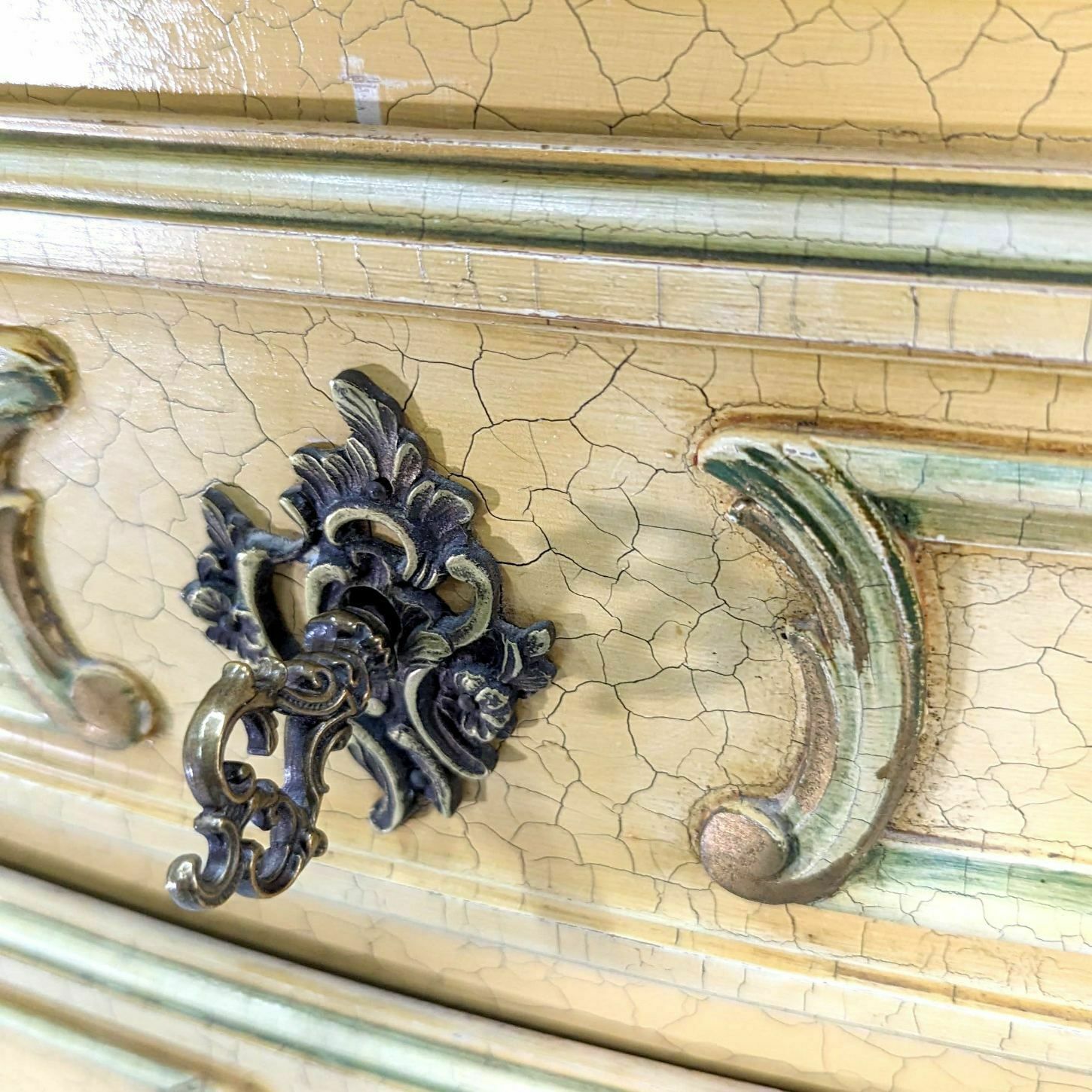 Venetian Chest Of Drawers Lacquered Cream And Gold Xxth photo vinterior