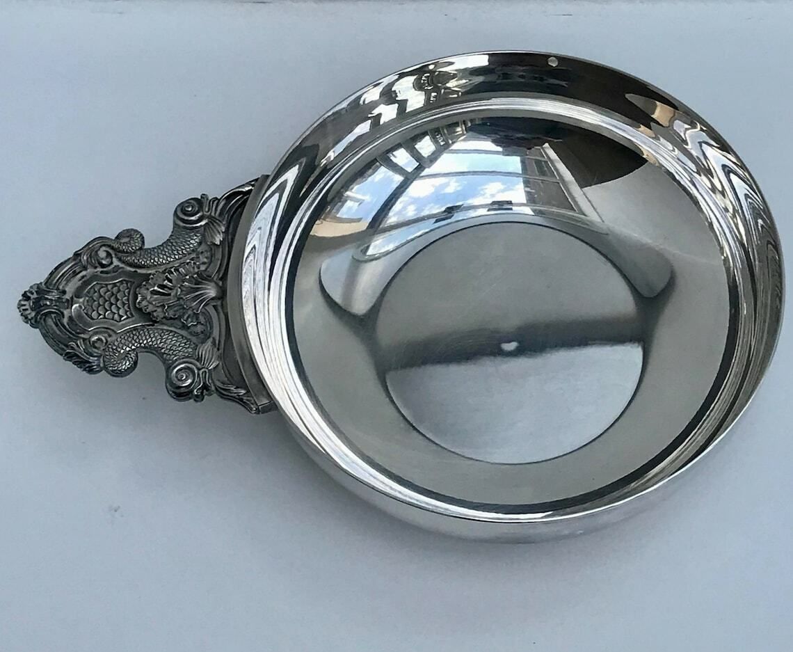 Plat de service rond Christofle d'époque, grand plat à dégustation, décor de dragons ou dauphins photo vintage