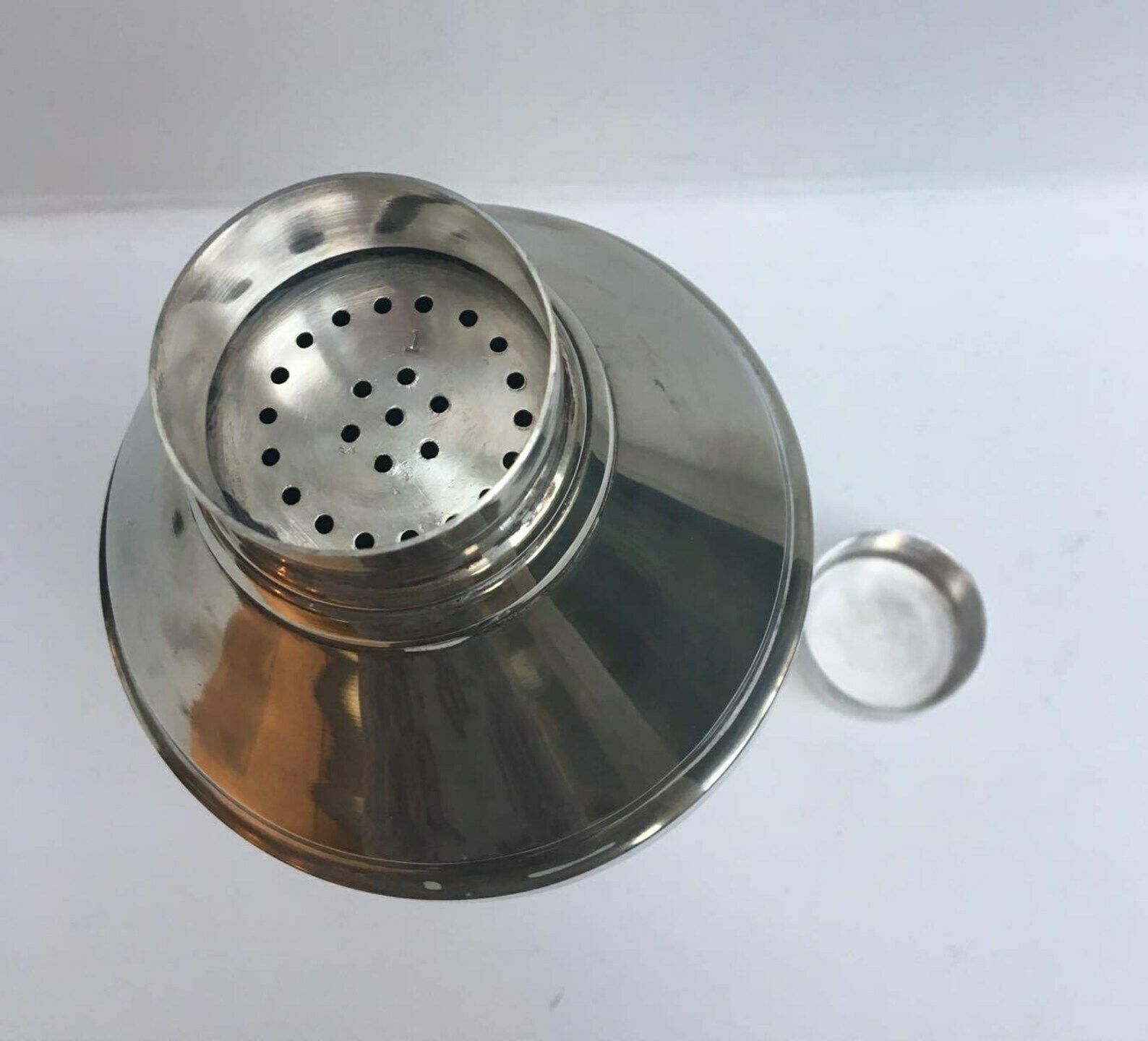 Grand shaker à cocktail vintage en métal argenté Art déco, accessoires de bar, shaker à martini, art de la table vintage, mid-century photo vinterior