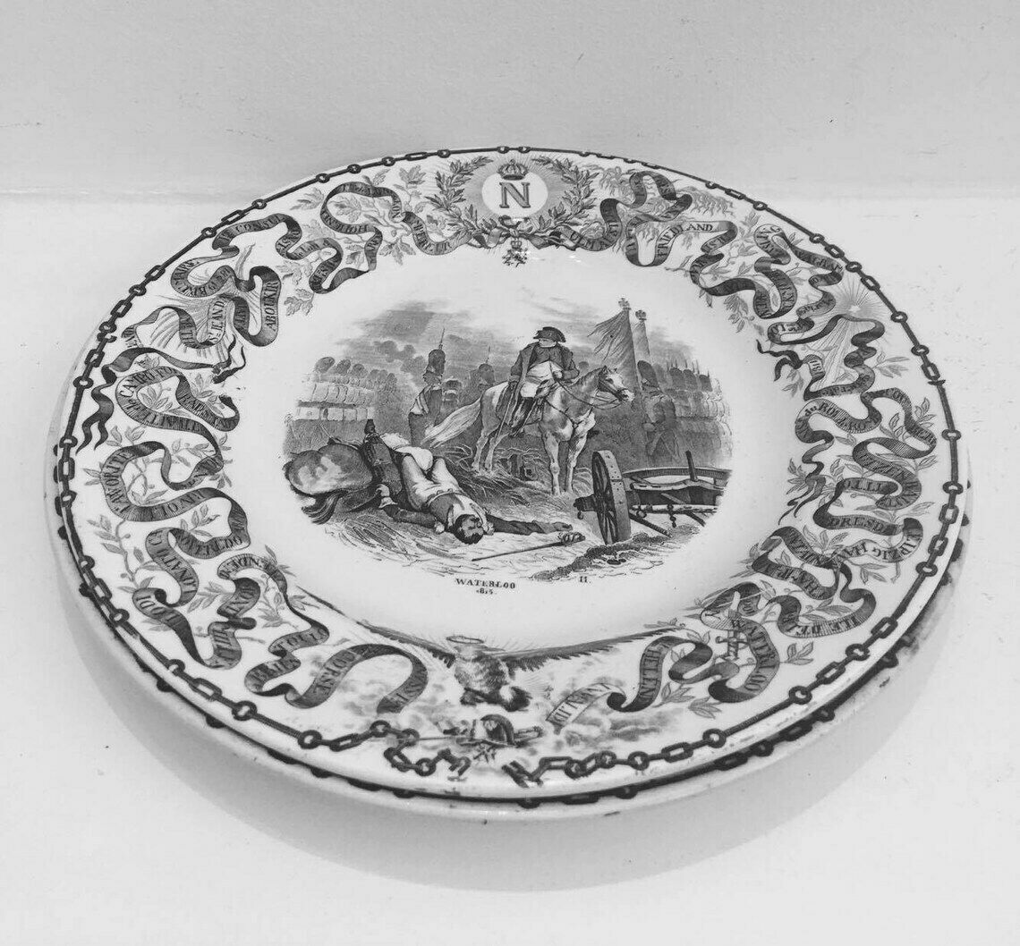 Decoratieve Borden Boch Napoleon Bonaparte – Boch Keramis België – Antiek Transferware – Boch Frères – 2 Borden – Veldslagen Zwart Wit photo furniture
