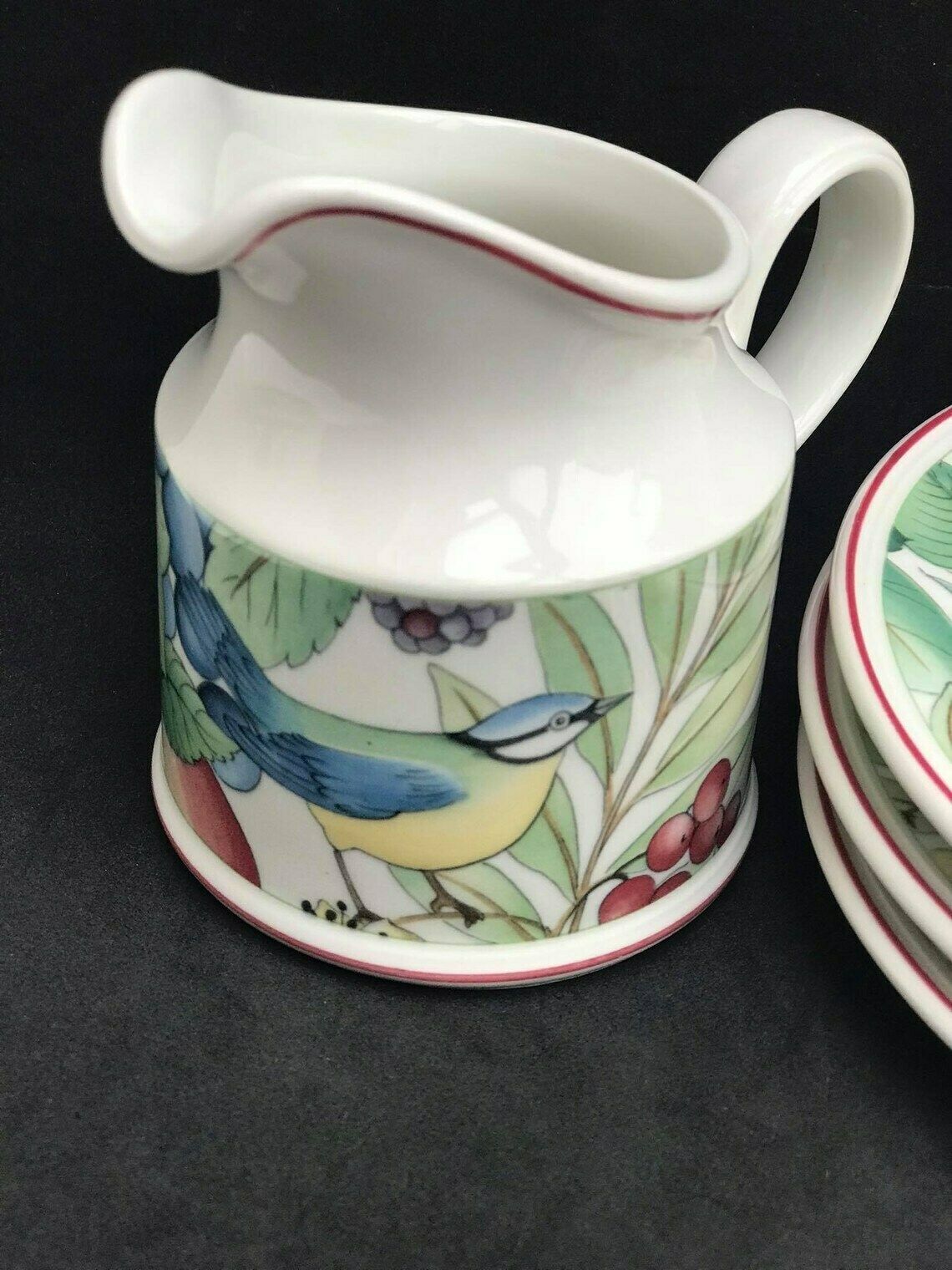Set Villeroy And Boch Catalina Creamer And 3 Saucers 70s Breakfast Tea Gift Replacement Strawberry Decor Wedding Gif photo vintage