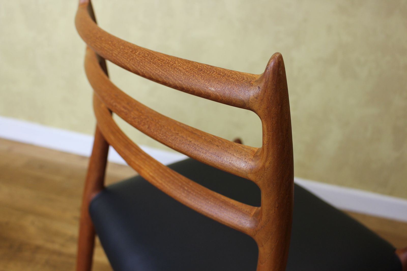 Set Of 10 1960’s Danish Moller Model 78 Dining Chairs In Teak photo vinterior