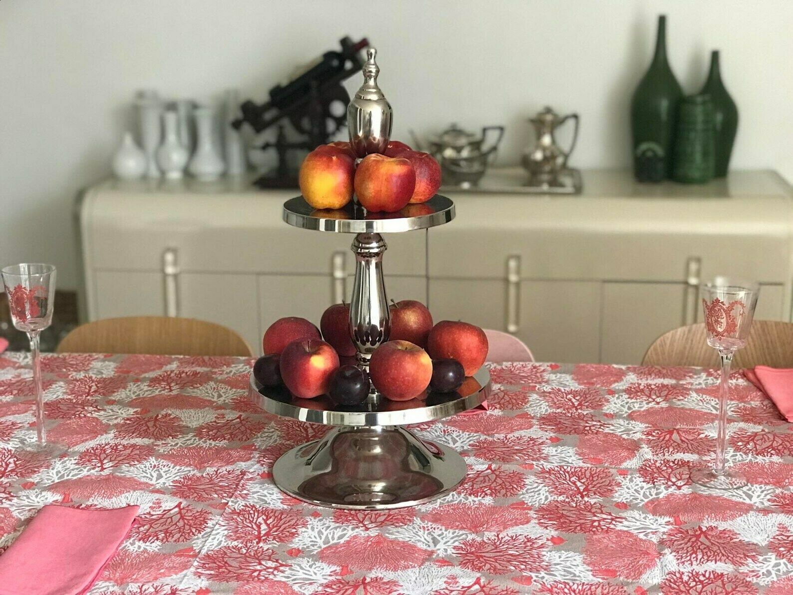 Taartstandaard Met Twee Etages – Verzilverd Metaal – Gebak, Cupcakes En Hapjes – Tafeldecoratie photo for sale