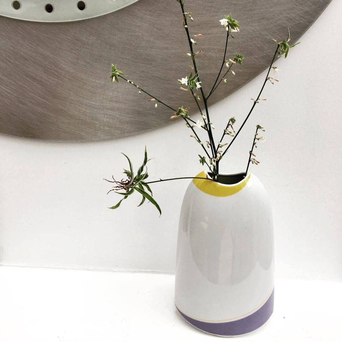 Vaas Arzberg Mid Century Porcelaine Brillante Vaas Pop Art Grijs Geel En Wit Beieren Duitsland Arzberg Mid Century Vaas Pop Art photo Woonaccessoires