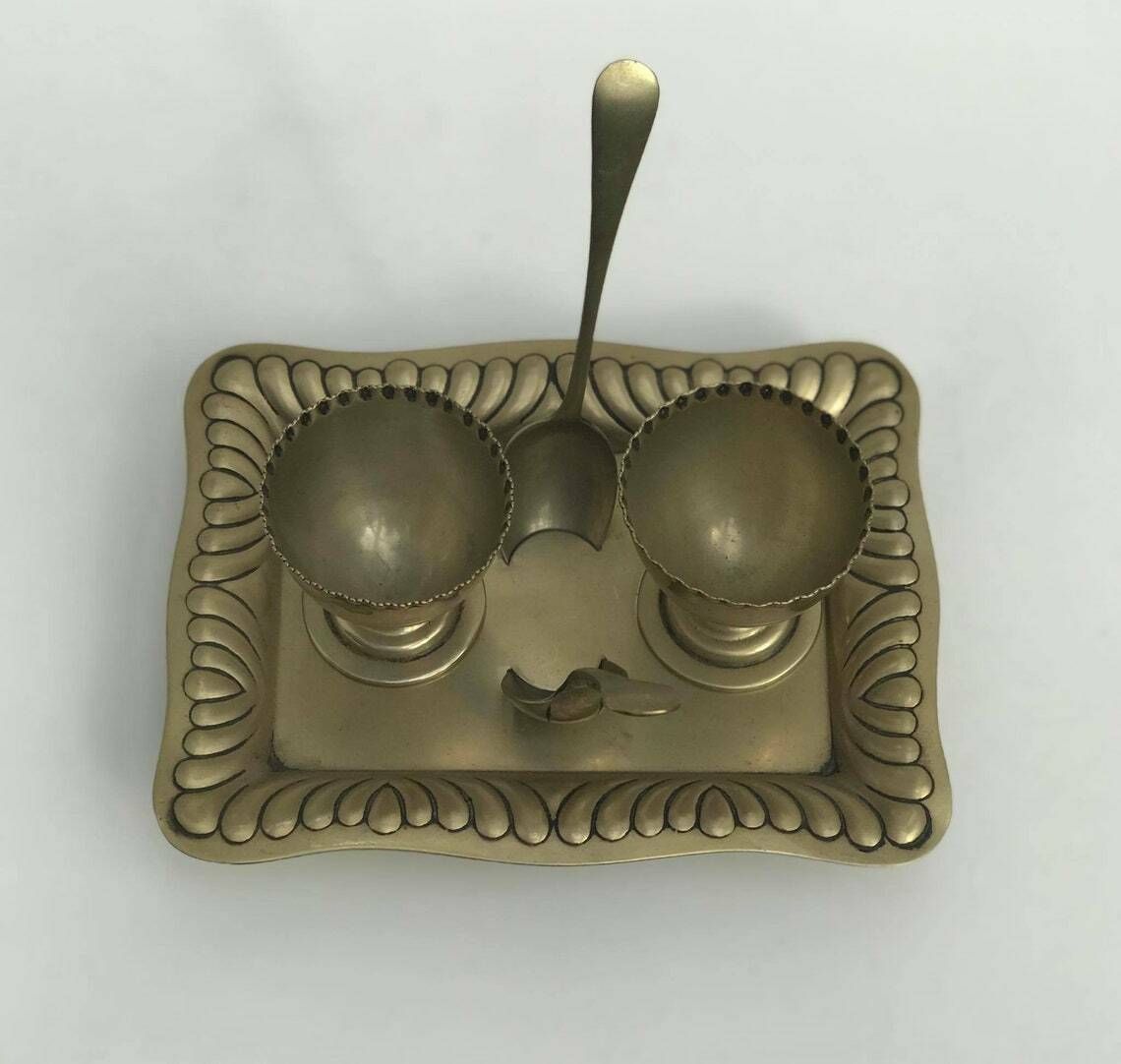 photo furniture Antiek Eierdopjesset Art Deco Ontbijtset Verzilverd Epns 2 Eierdopjes Lepels Cruetset Met Standaard Huwelijkscadeau