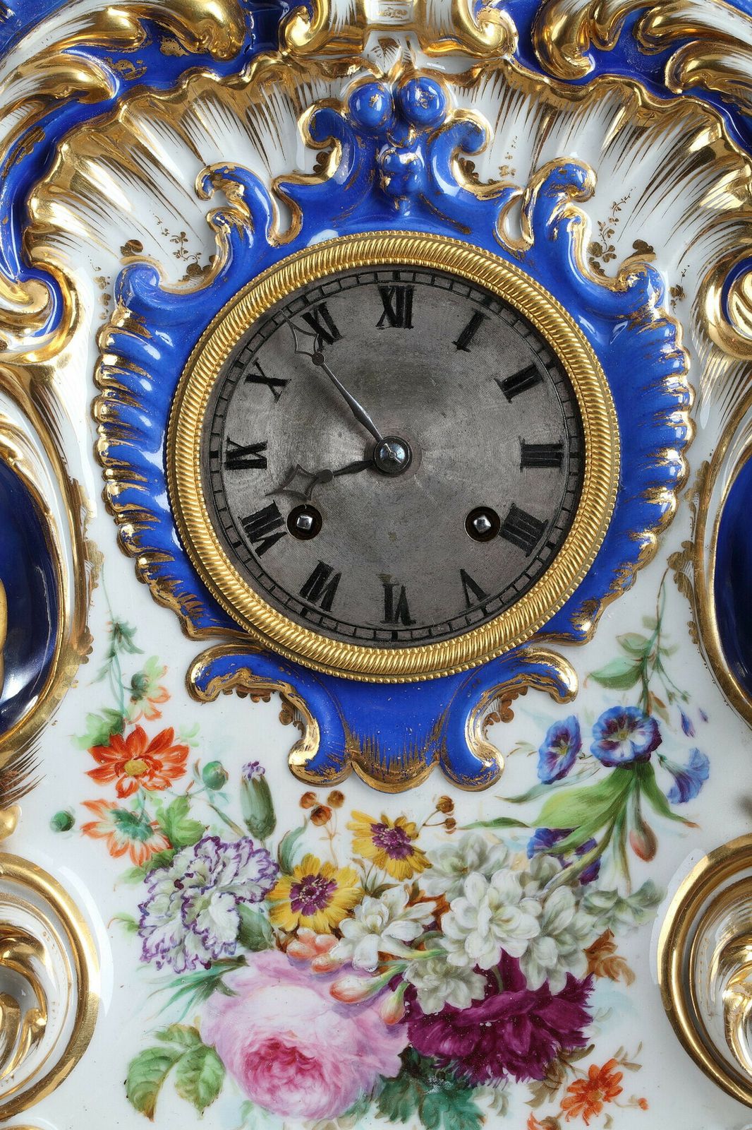 Rocaille Clock In Porcelain In The Taste Of Jacob Petit (1796 1865), 19th Century photo for sale