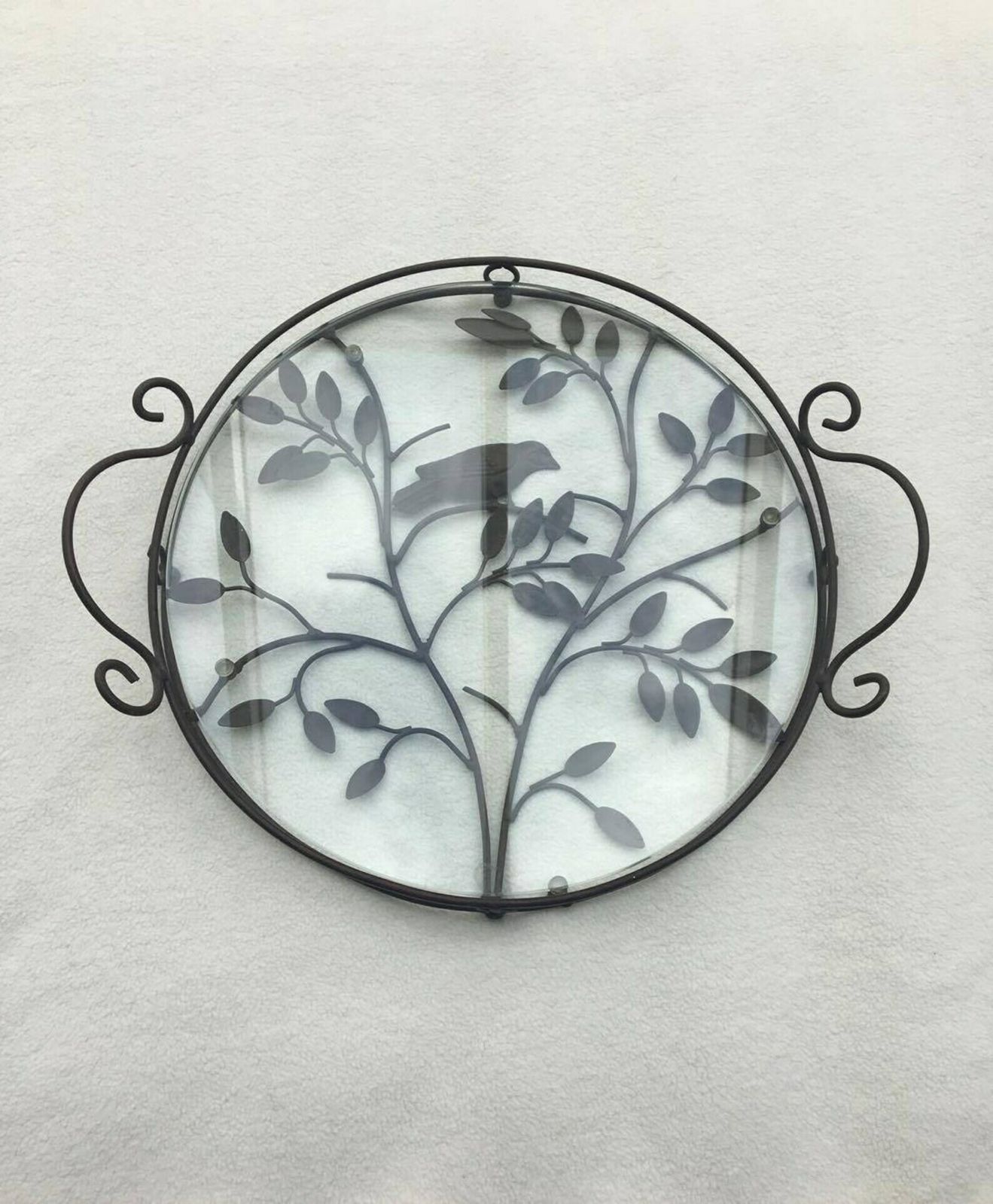 Groot Rond Vintage Metaaldraad Dienblad Met Glas – Vogel , Blad  En Bloemdecoratie, Levensboom, Cottage Country Chic, Handgemaakt, Frankrijk photo for sale