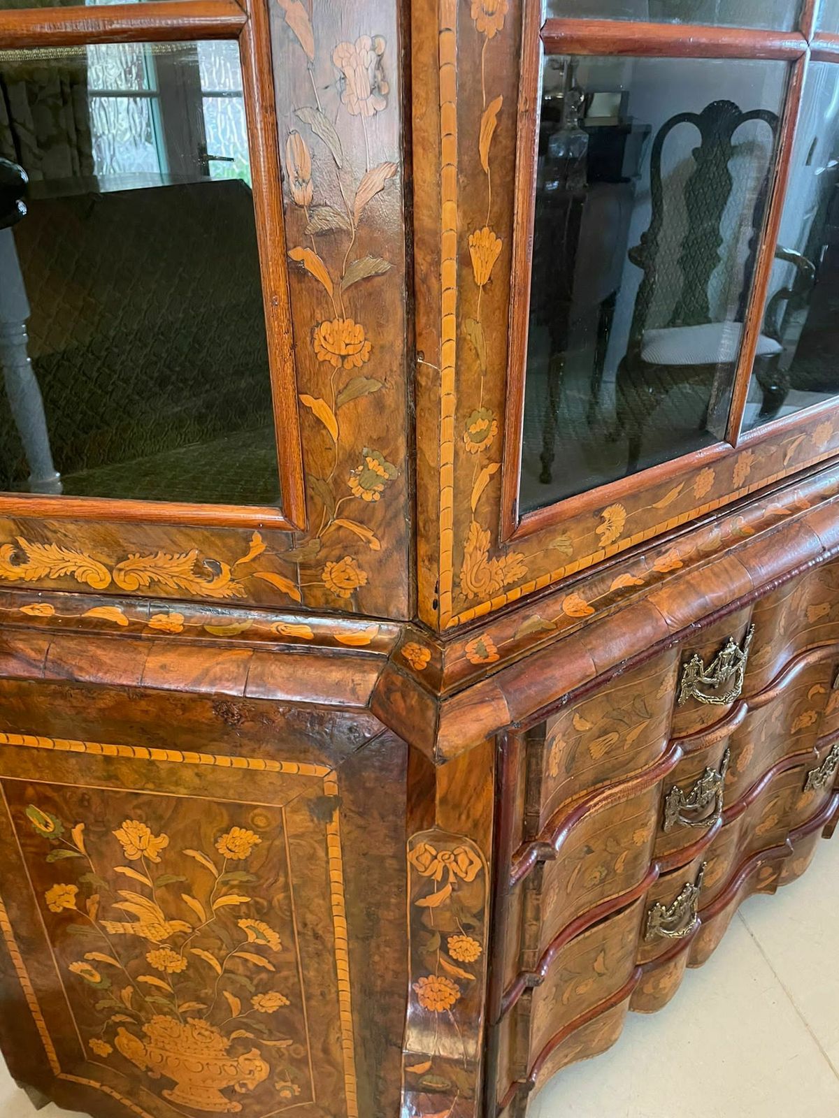 photo vinterior Extremely Large Antique Early 19th Century Quality Burr Walnut Dutch Floral Marquetry Inlaid Display Cabinet