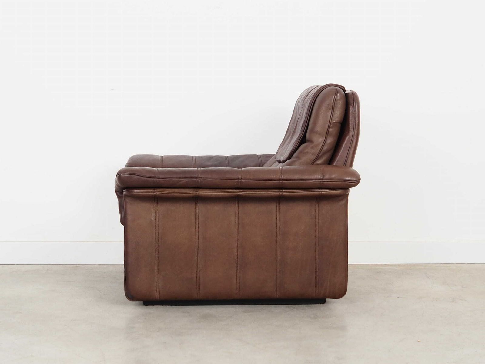 Brown Leather Armchair, Swiss Design, 1970s, Manufacture: De Sede photo vinterior