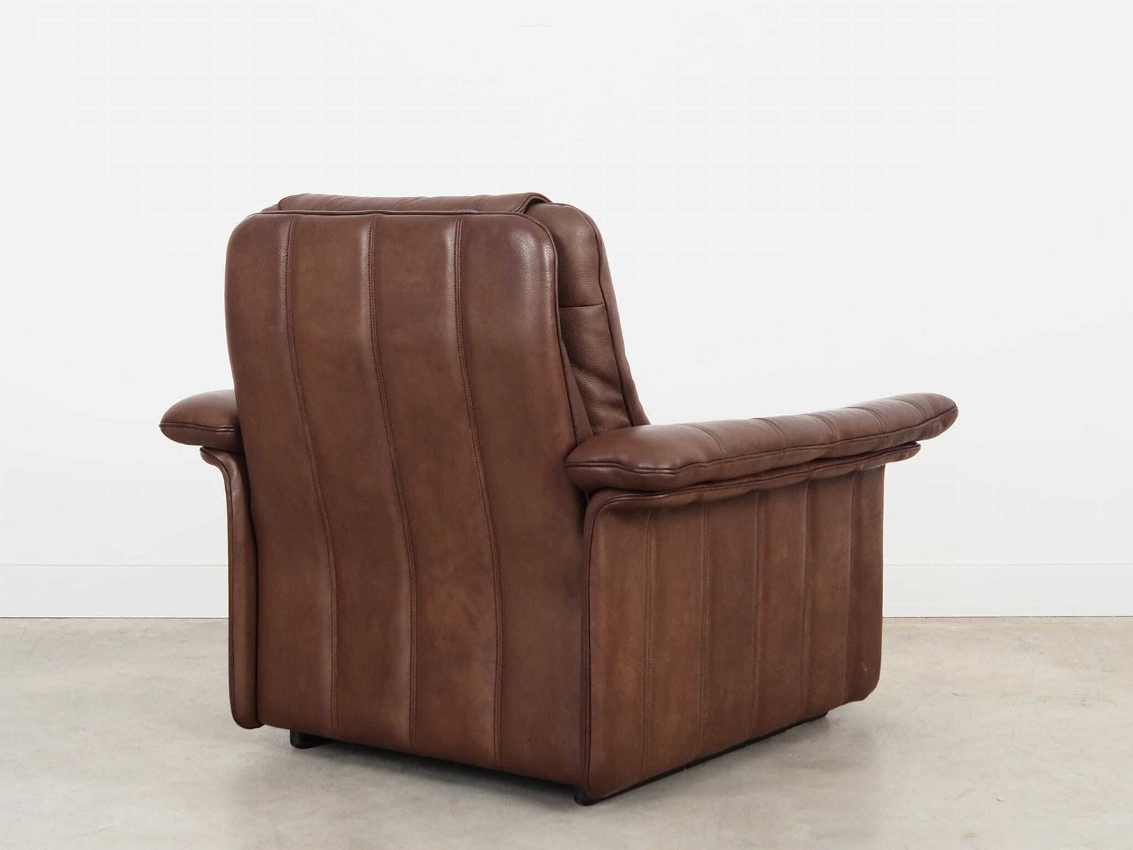 photo furniture Brown Leather Armchair, Swiss Design, 1970s, Manufacture: De Sede