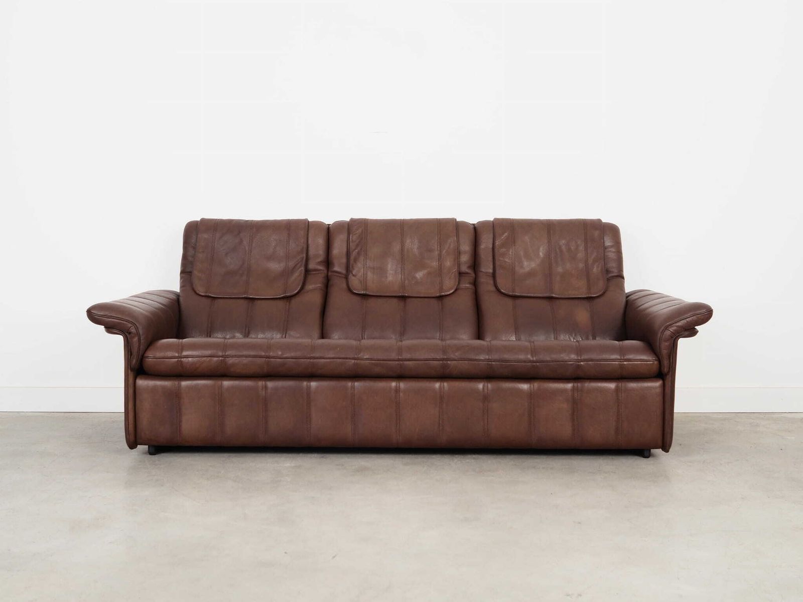 Brown Leather Sofa, Swiss Design, 1970s, Manufacture: De Sede photo furniture