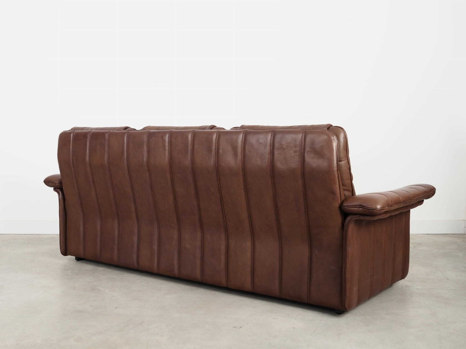 Brown Leather Sofa, Swiss Design, 1970s, Manufacture: De Sede photo Furniture