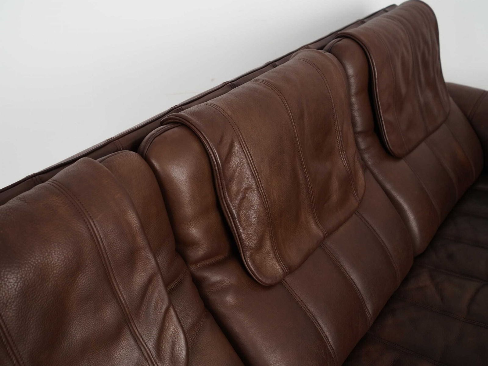 Brown Leather Sofa, Swiss Design, 1970s, Manufacture: De Sede photo vintage