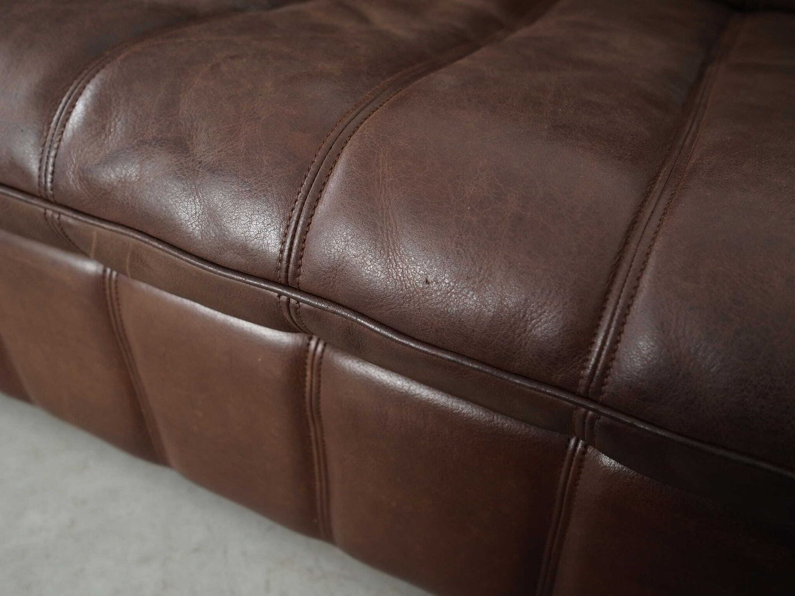 photo vinterior Brown Leather Sofa, Swiss Design, 1970s, Manufacture: De Sede
