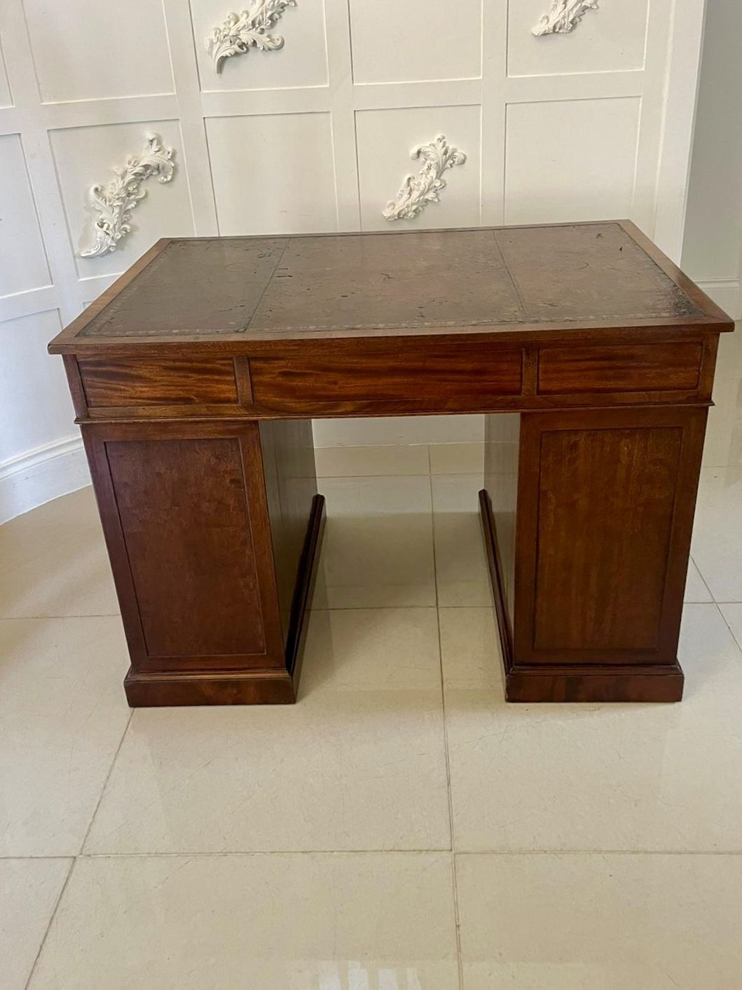 Antique 19th Century Quality Mahogany Kneehole Desk