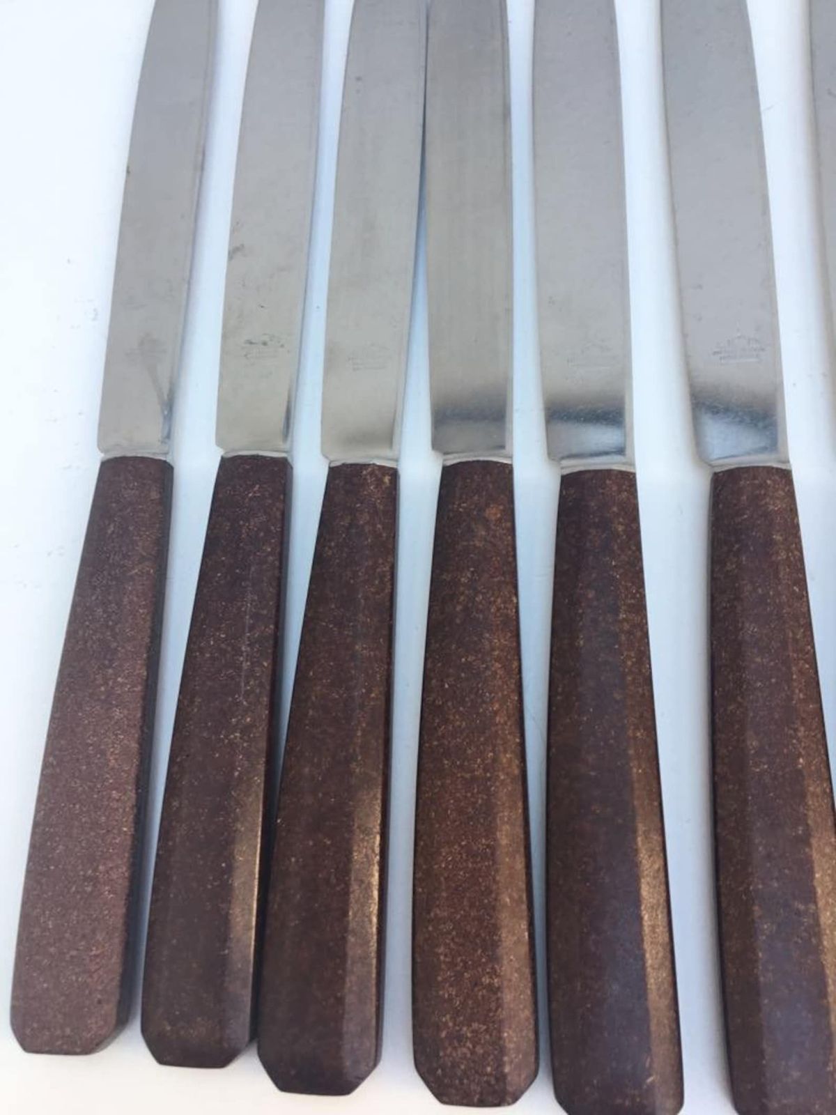 photo for sale Dinermes Set, Dessert , Fruit , Kaas  En Entréemessen, Mid Century Bruin Set Van 18 Franse Tafelbestek Mcm Vintage Retro Tafel Jaren 1960