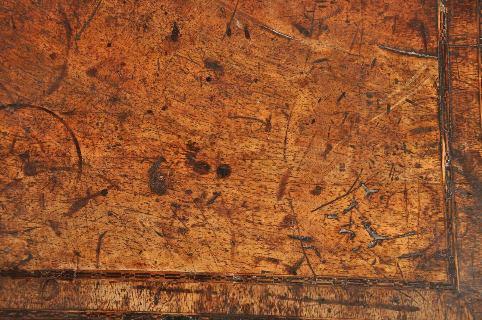 Important Early 18th Century Walnut Kneehole Desk photo Furniture