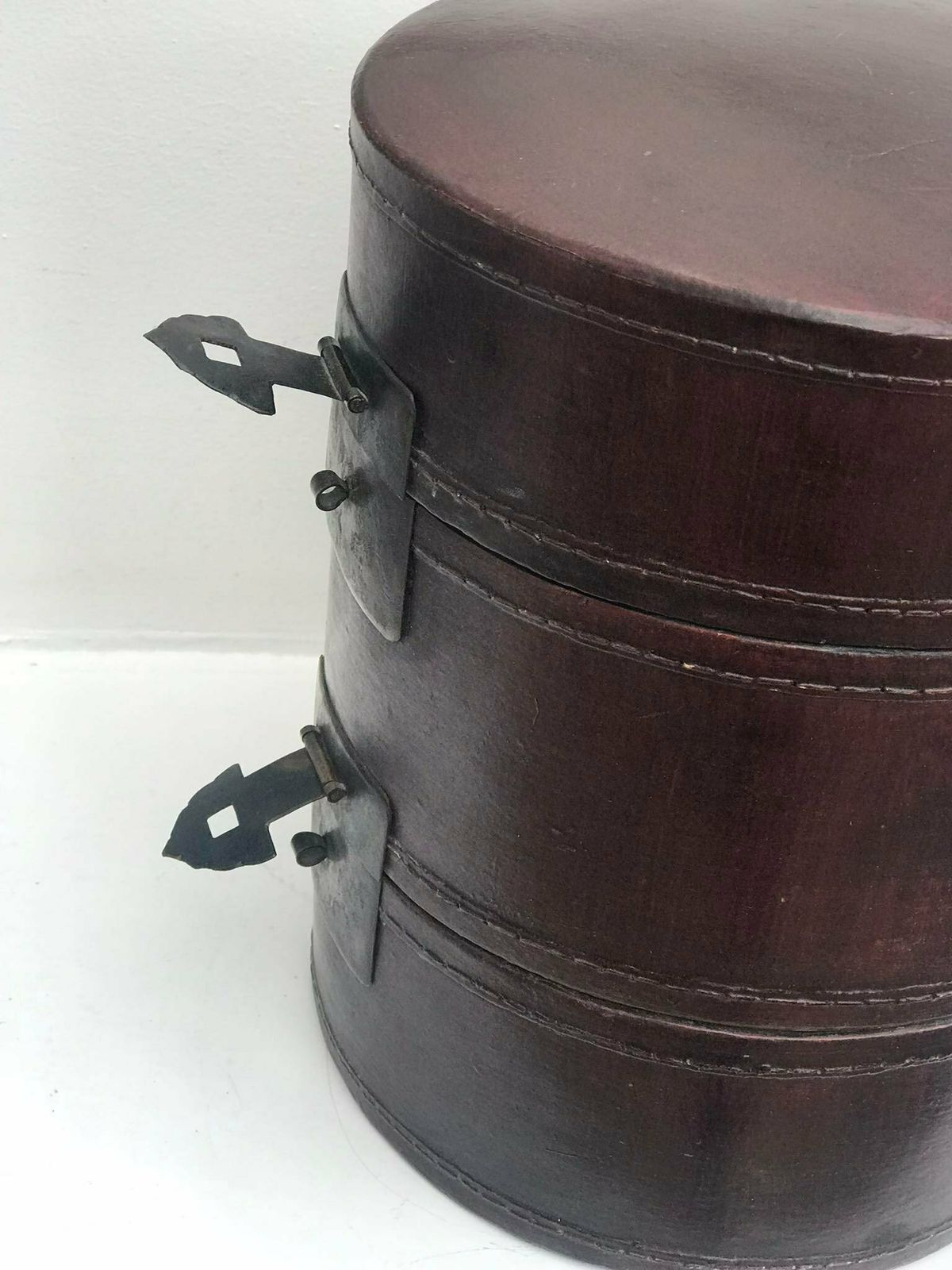 photo for sale Hat Box Double Chinese Antique Leather Lacquered Decorative Box Brass Lock And Lid Mandarin Antique Round Wooden Storage Box Decorative Item